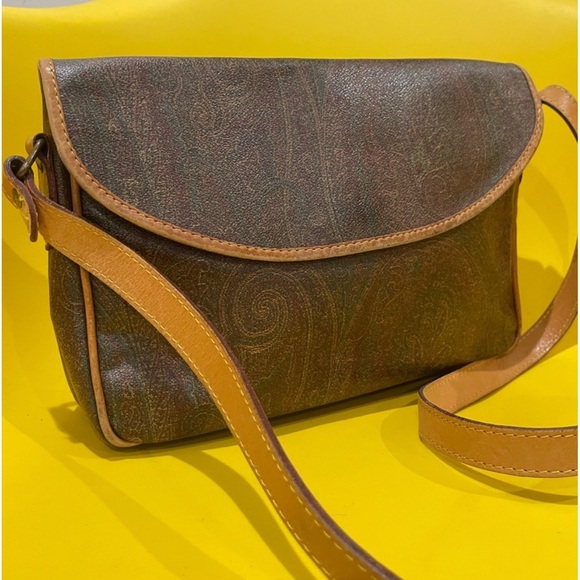 Etro Milano Classic paisley crossbody bag. Beautiful condition